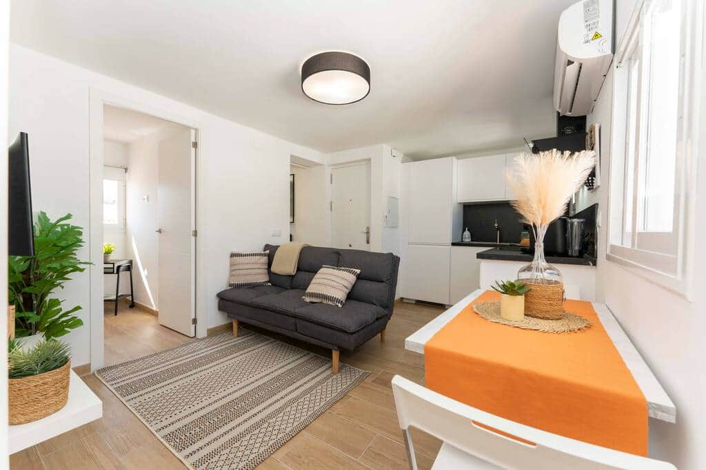 Sala de estar y zona de comer integradas junto a la cocina