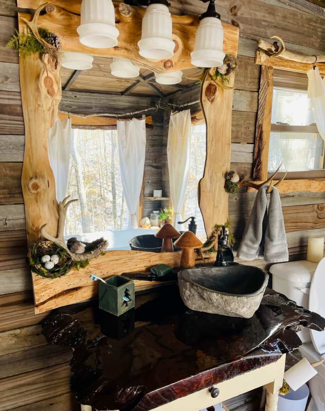 Tons of cute artistic detail everywhere you look! Tons of cute artistic detail everywhere you look!