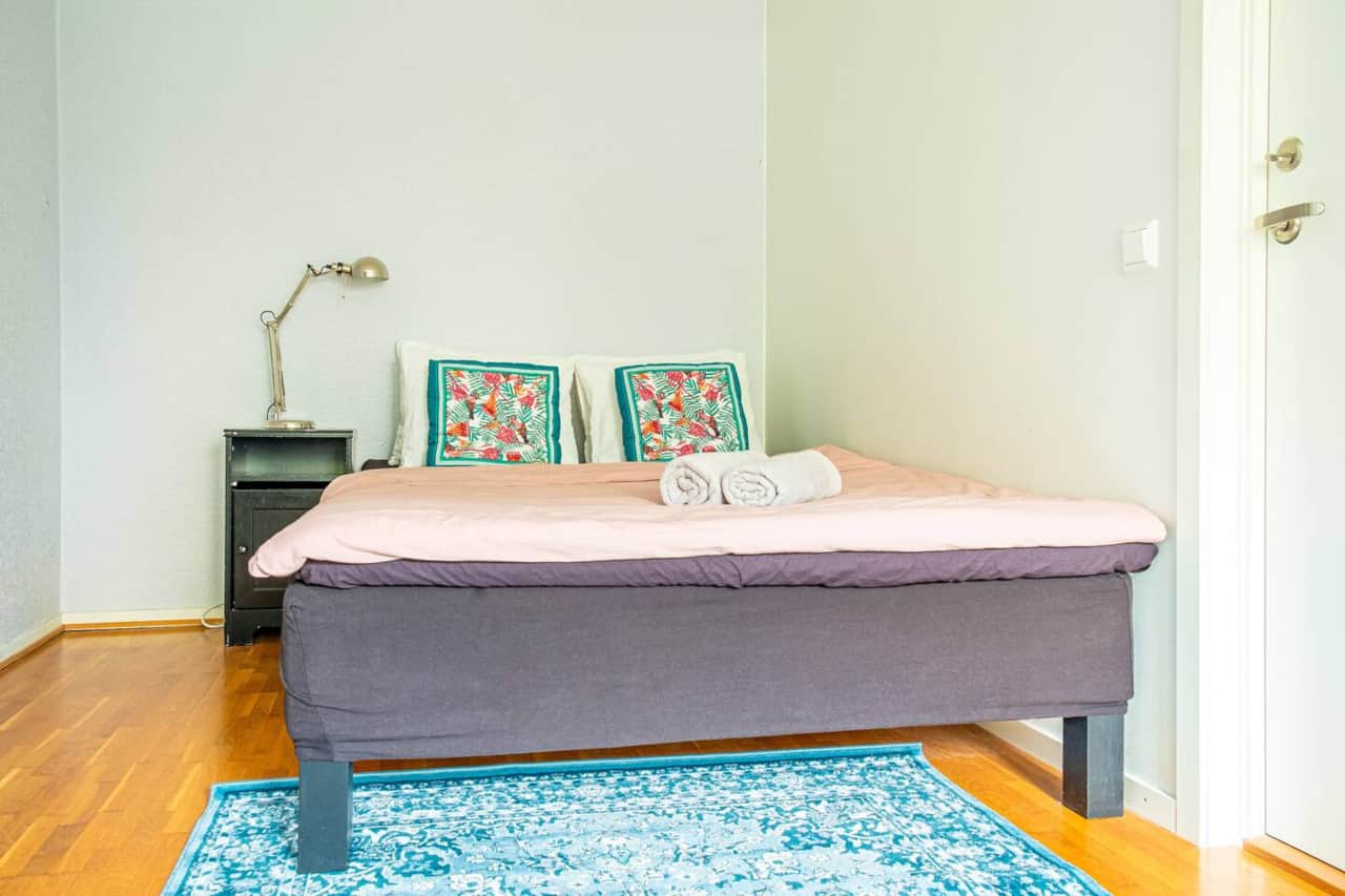 Double bed: 140x200cm 
