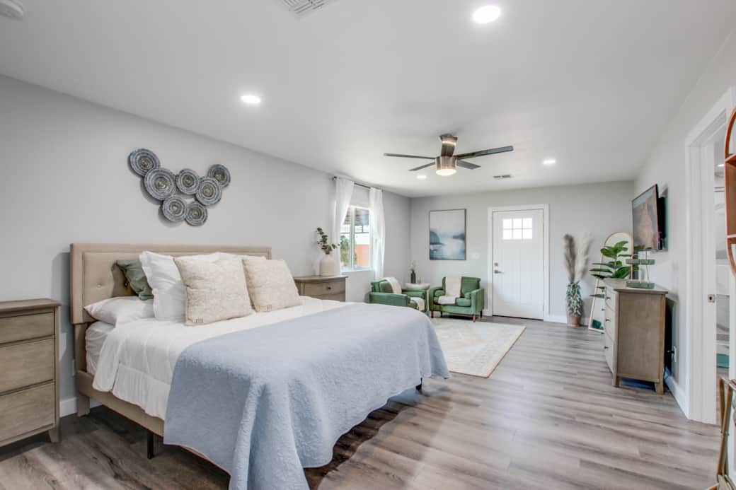 Master bedroom, King bed