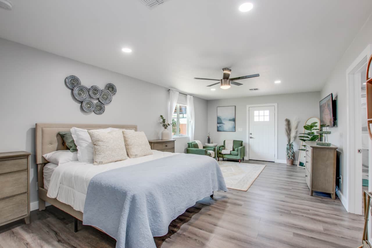 Master bedroom, King bed