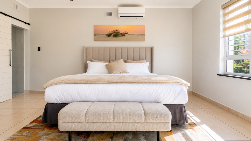 Master bedroom (2)