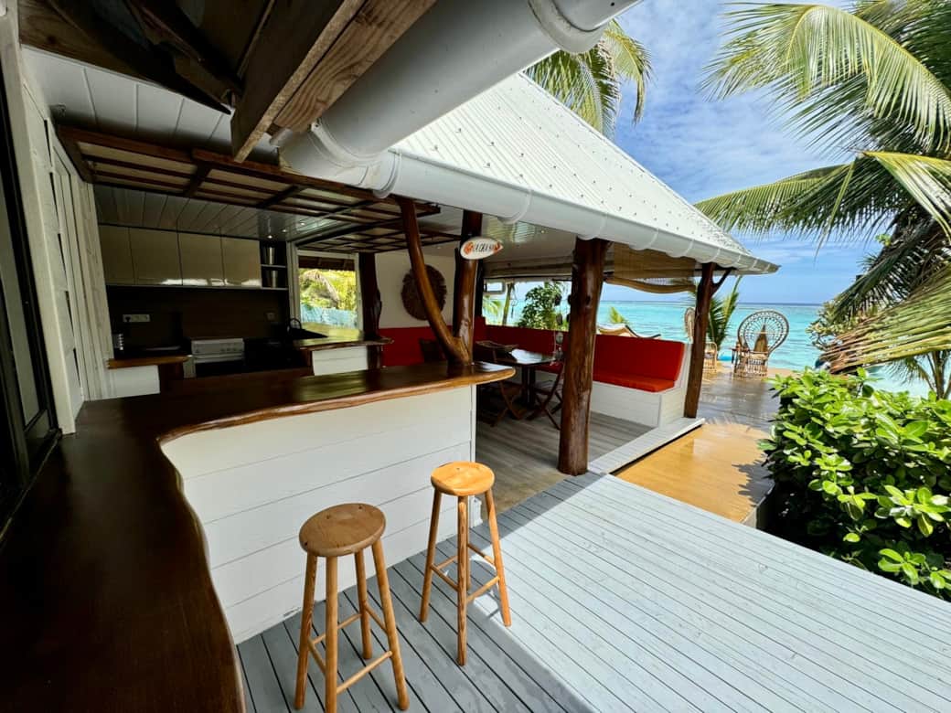 Comptoir bar extérieur Fare One Island Moorea Tahiti Comptoir bar extérieur Fare One Island Moorea Tahiti
