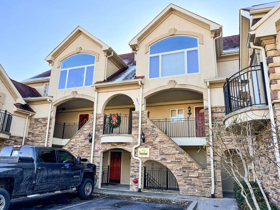 The top left window is all yours to look out and enjoy the sunlight shining through.