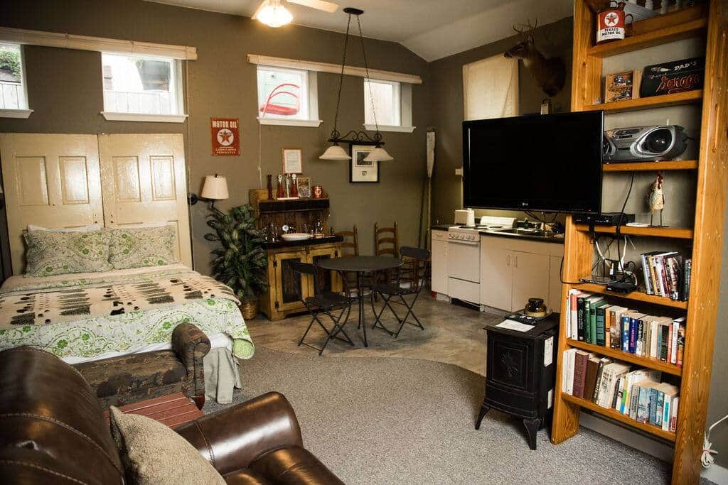 The Texaco Bungalette is a beautifully laid out studio unit with everything you need!