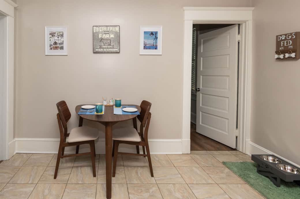 Kitchen cafe seating for two. Dog bowls also provided.