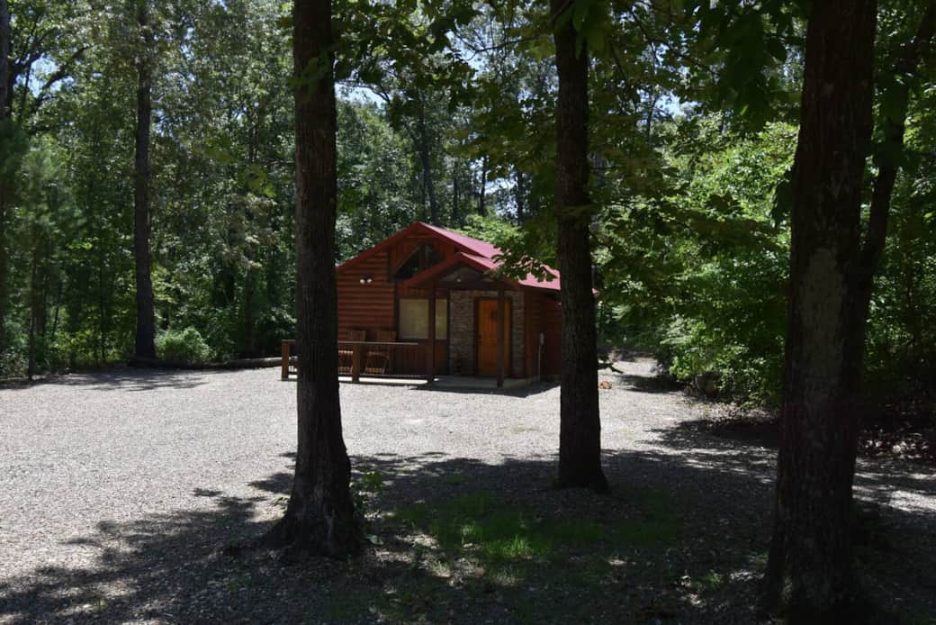 Lucky Log has plenty of room in the driveway for your boat too!