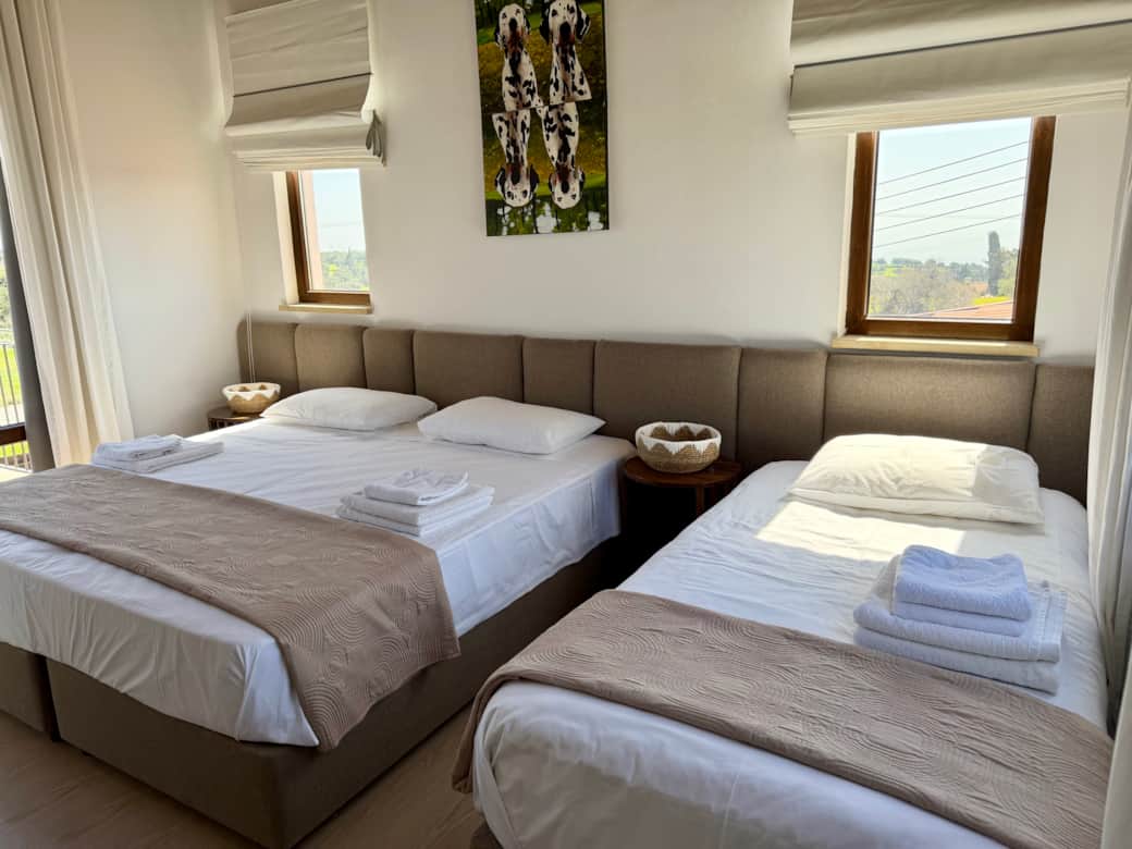 Bedroom 4 - 3 single beds