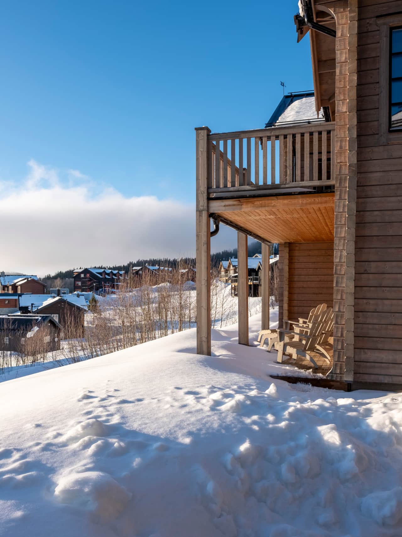 Utsikt mellan huset och gästhuset i Åre Sadeln.
