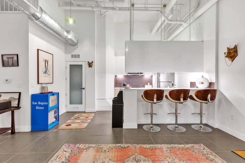 A sleek kitchen with full appliances and ample cabinets, perfect for easy and enjoyable cooking.