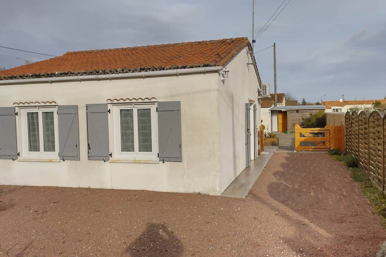 Maison avec stationnement 