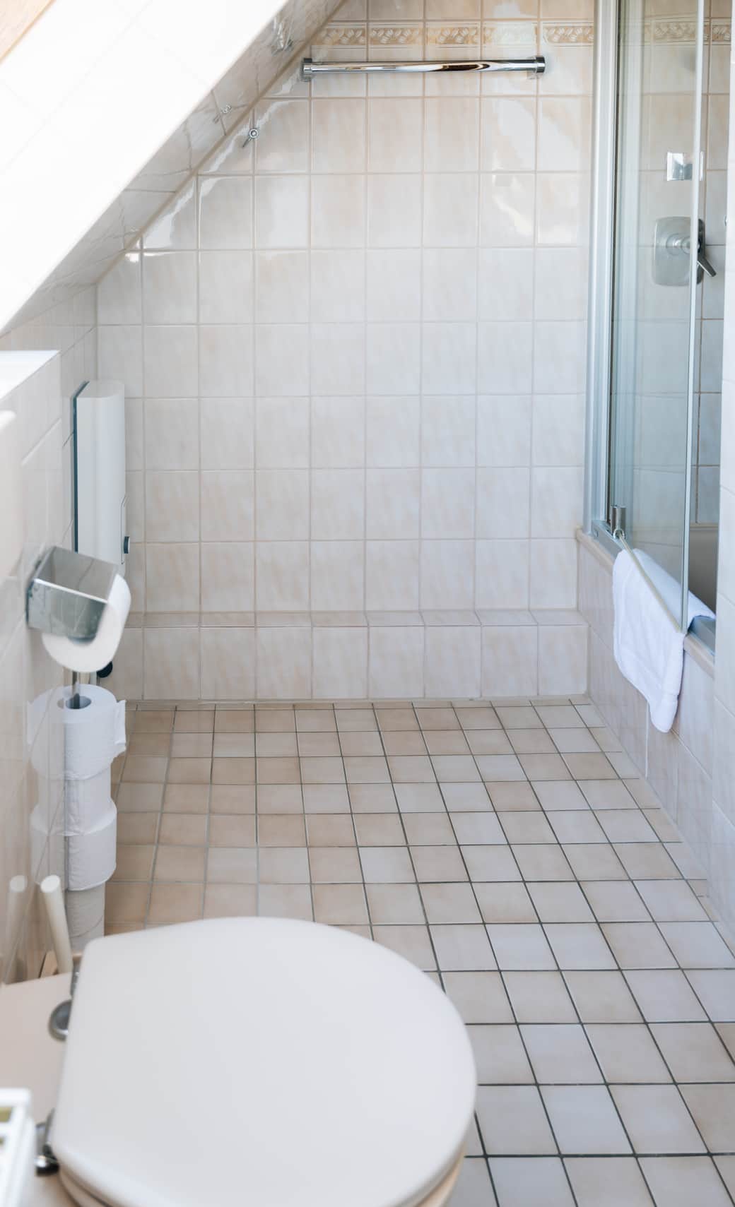 Badezimmer mit Dusche
