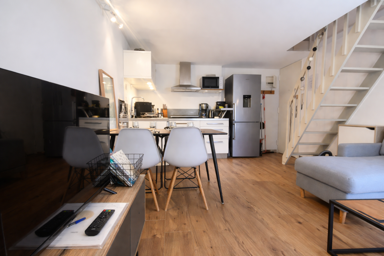 Living room, kitchen 