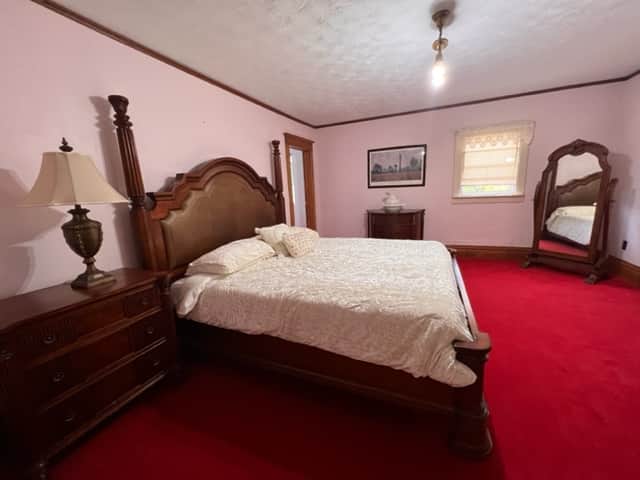 The Royalty Room/King Bed - 2nd Floor