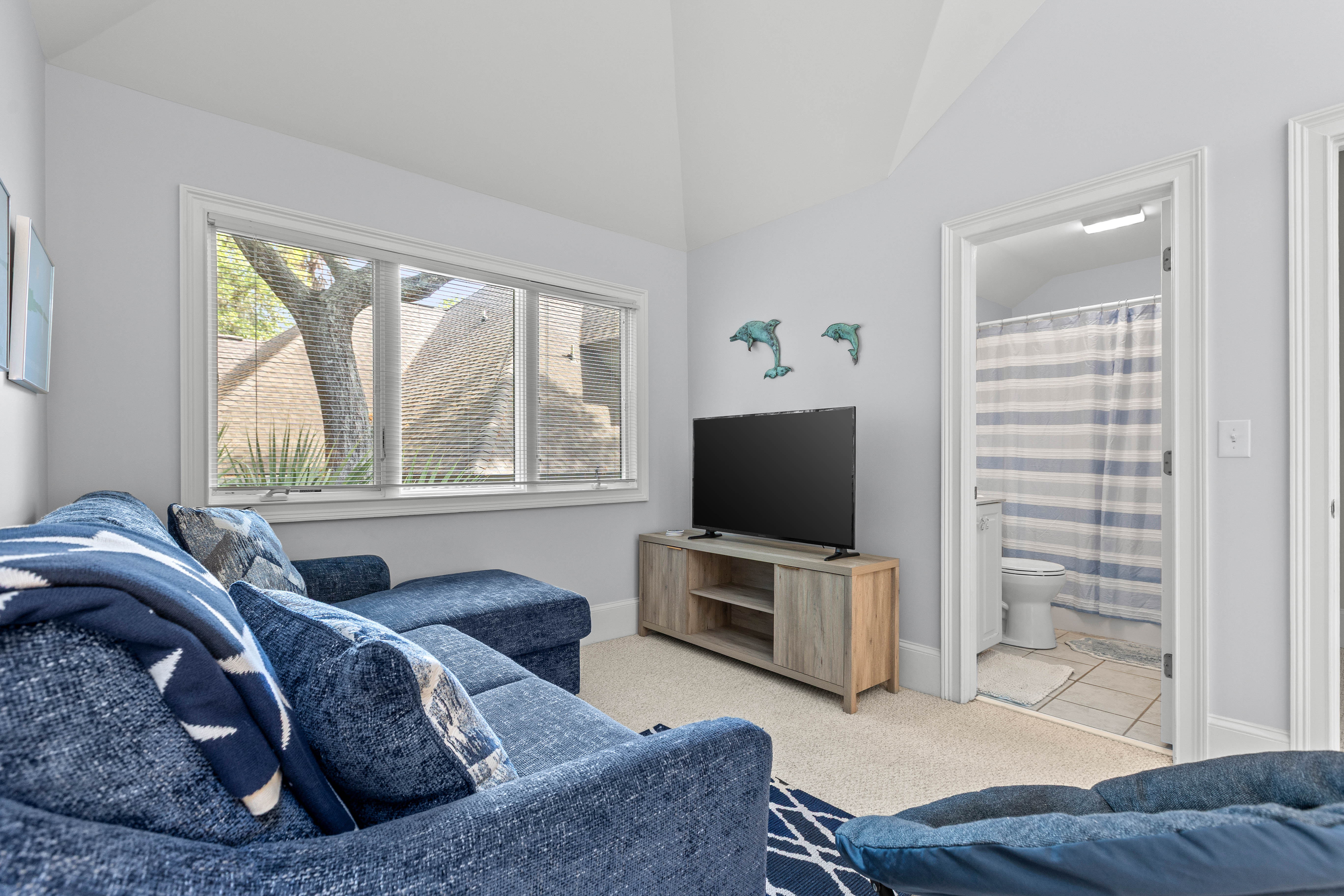Bedroom 2 - Queen and two twin beds (Mid level)