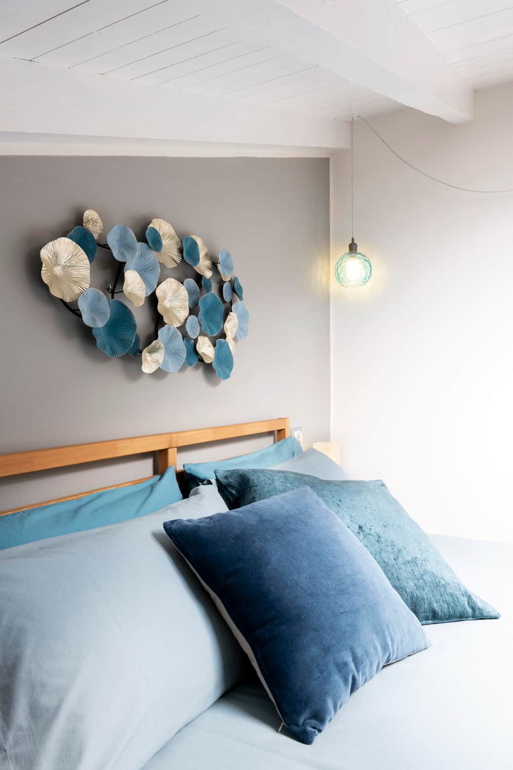 The bed is equipped with a memory foam mattress for a restorative night’s sleep.