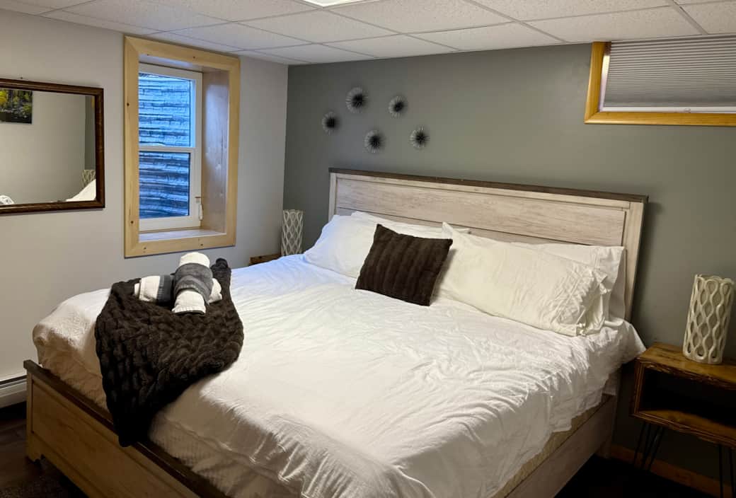Comfortable king bedroom with cozy mountain retreat vibes, stprage Comfortable king bedroom with cozy mountain retreat vibes, stprage