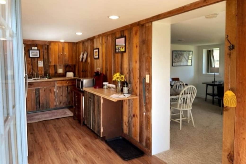 Perfect mix of Vermont charm and new stuff! Spacious one bedroom unit with full kitchen, great room, and a private bedroom with en suite full bath. Laundry too. Perfect mix of Vermont charm and new stuff! Spacious one bedroom unit with full kitchen, great room, and a private bedroom with en suite full bath. Laundry too.