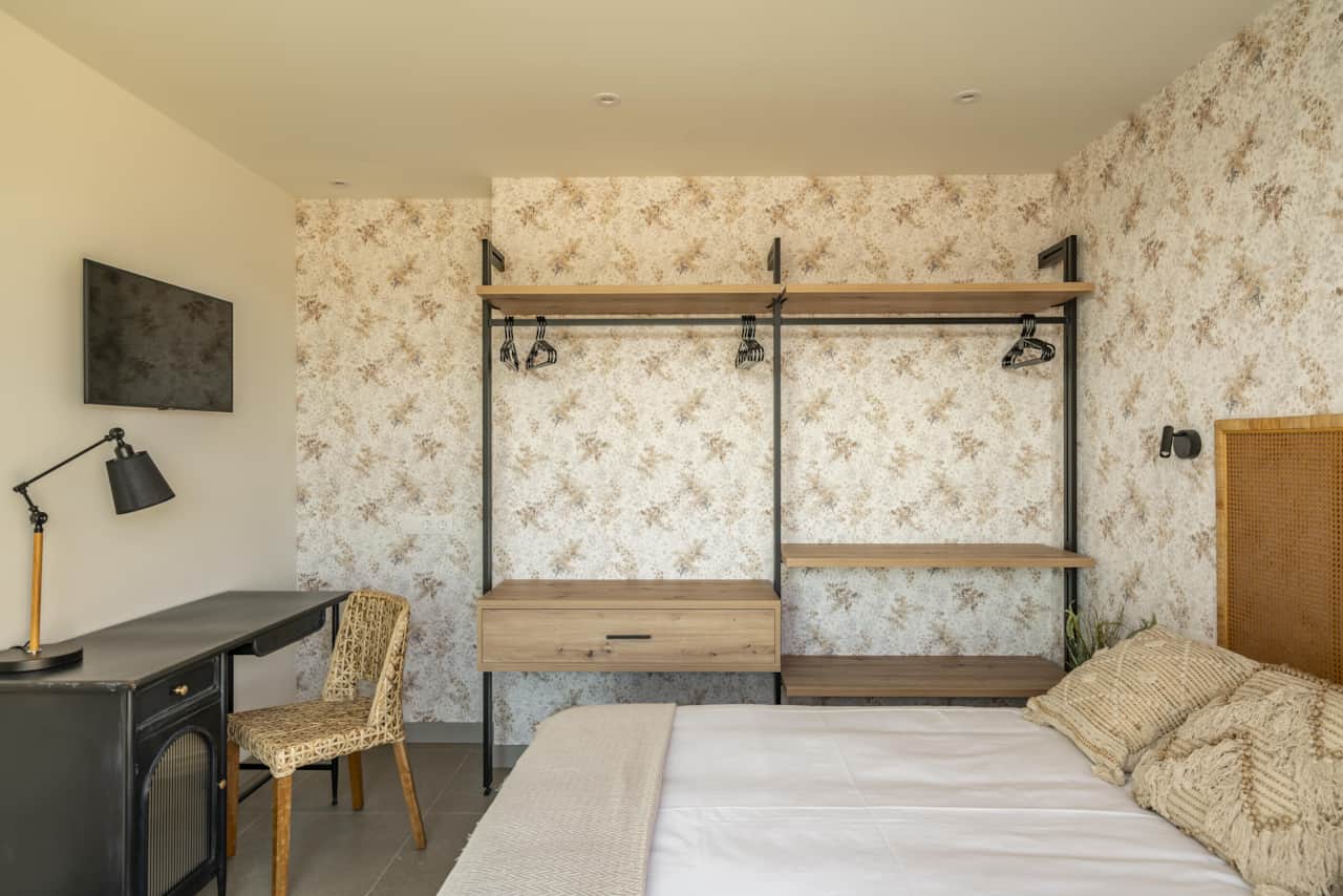 Habitación con zona de trabajo 