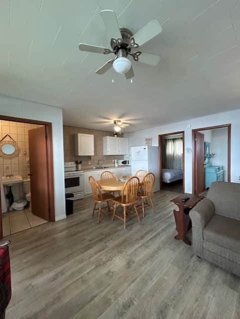 Dining & Kitchen Area