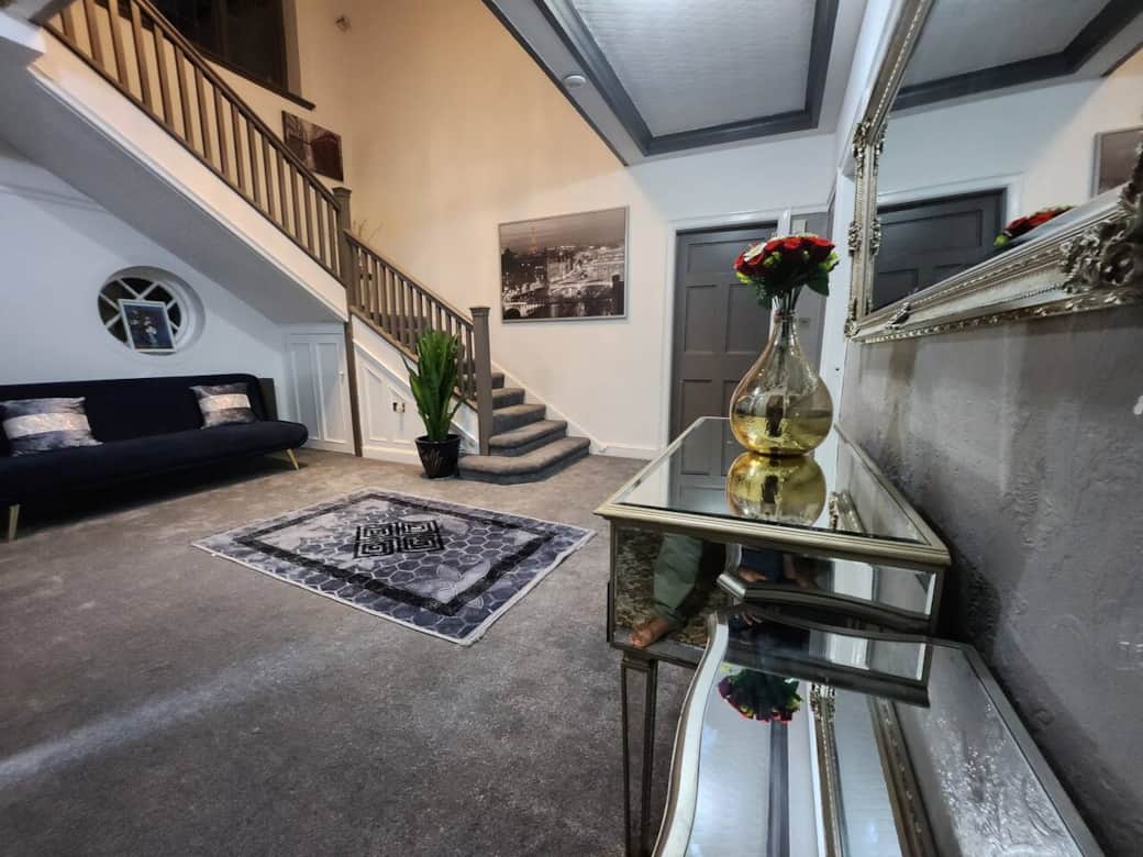 Charming Tudor White House Cottage Room Apartment Kitchen Living Room Old Trafford Manchester Charming Tudor White House Cottage Room Apartment Kitchen Living Room Old Trafford Manchester