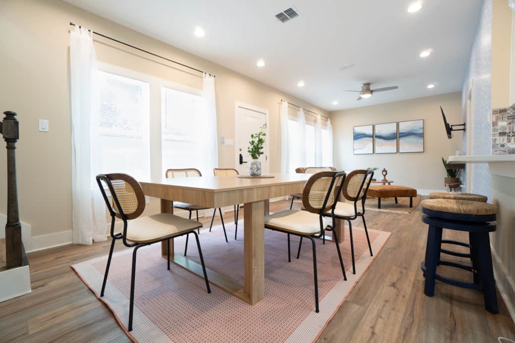 Dinning Area for 8 -  with High Chair available 