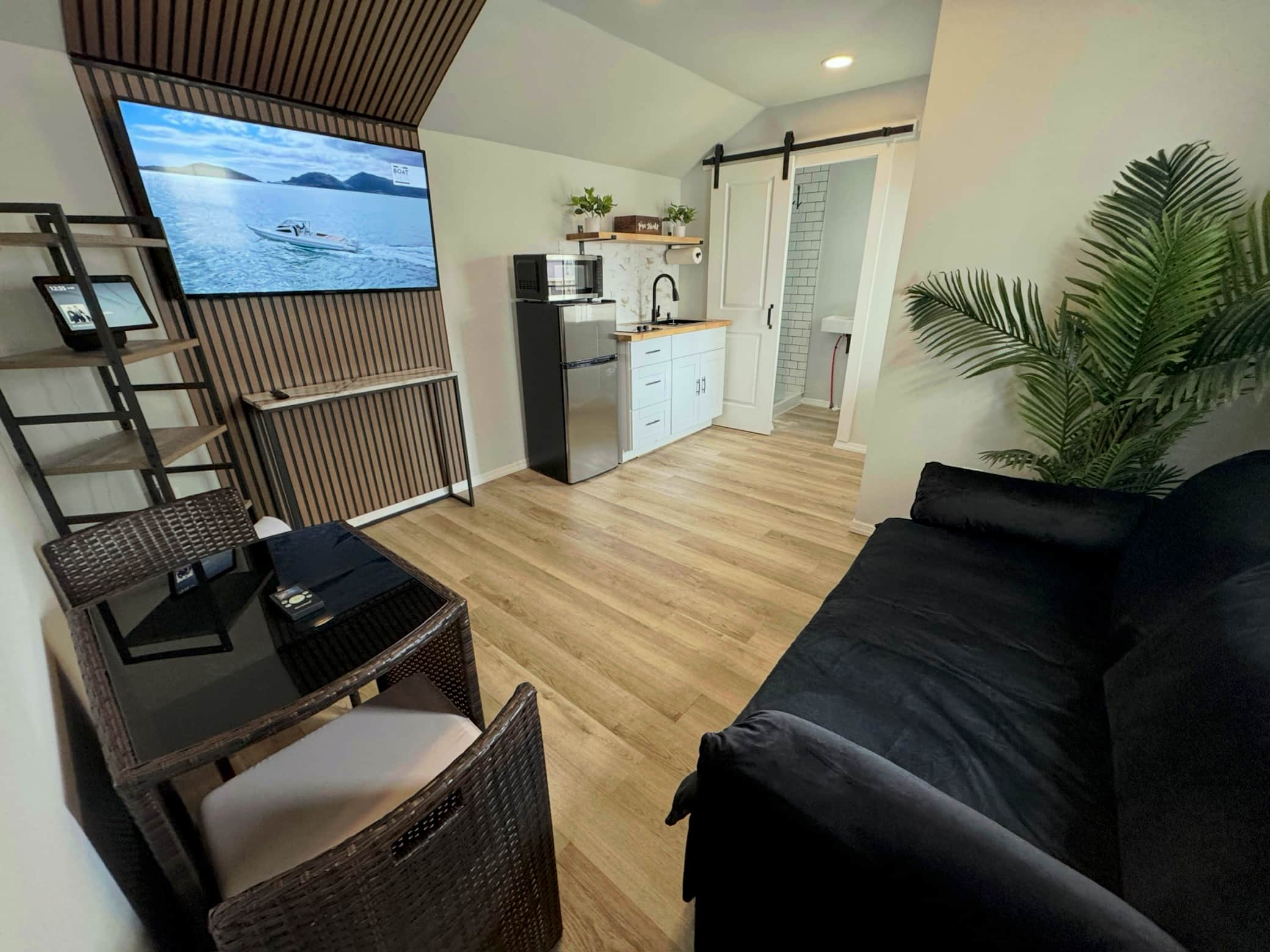 https://l.icdbcdn.com/oh/c7ef7d48-5a16-46ea-9482-c63ccef200c1.jpg?w=2080-24