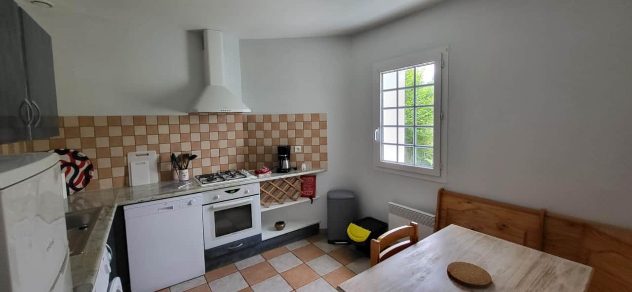 La cuisine a le gite The Cottage a Monein