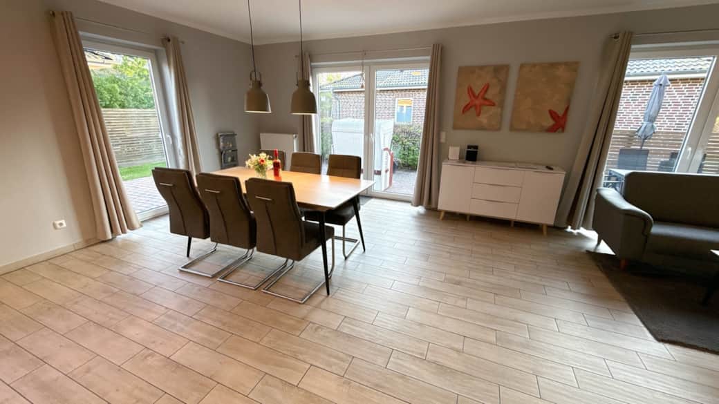 04 ferienhaus seestern fehmarn esstisch 02