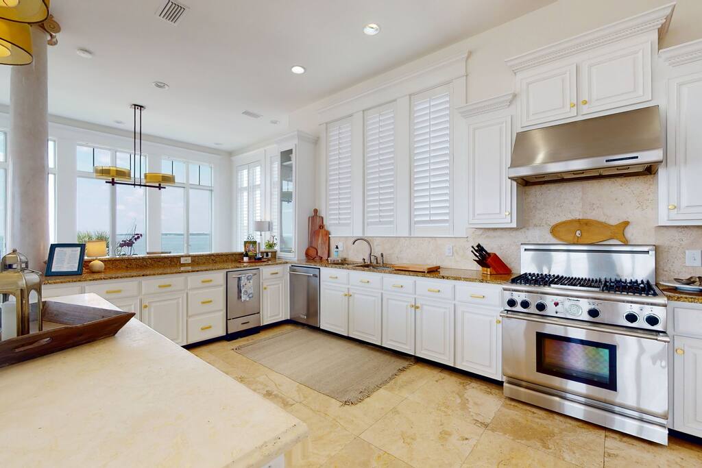 Kitchen with an ocean view - third floor