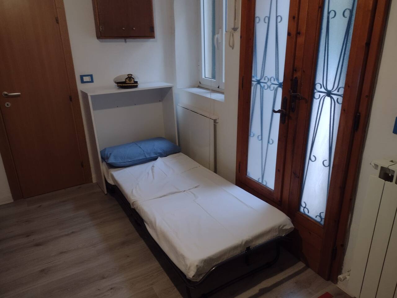 Letto singolo anch'esso richiudibile per non occupare spazio