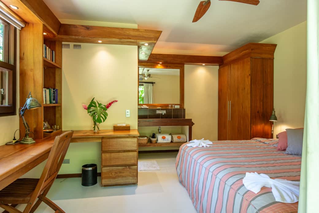Secondary bedroom with king size bed, private bathroom, a/c and desk Secondary bedroom with king size bed, private bathroom, a/c and desk