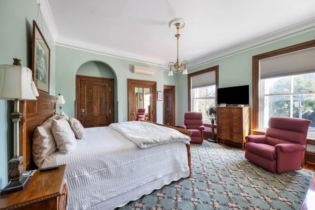 Peaceful Easy Feeling (2nd Floor Main House) ~ King