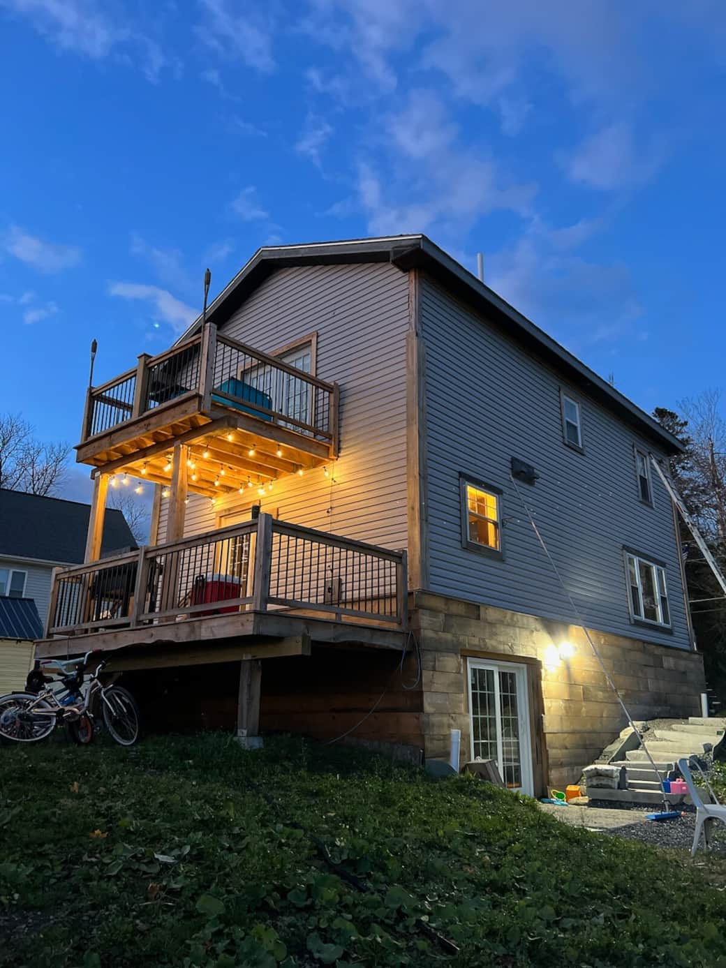 An older picture of the back a year or so before the house became a short-term rental. Changes are shown in other pictures