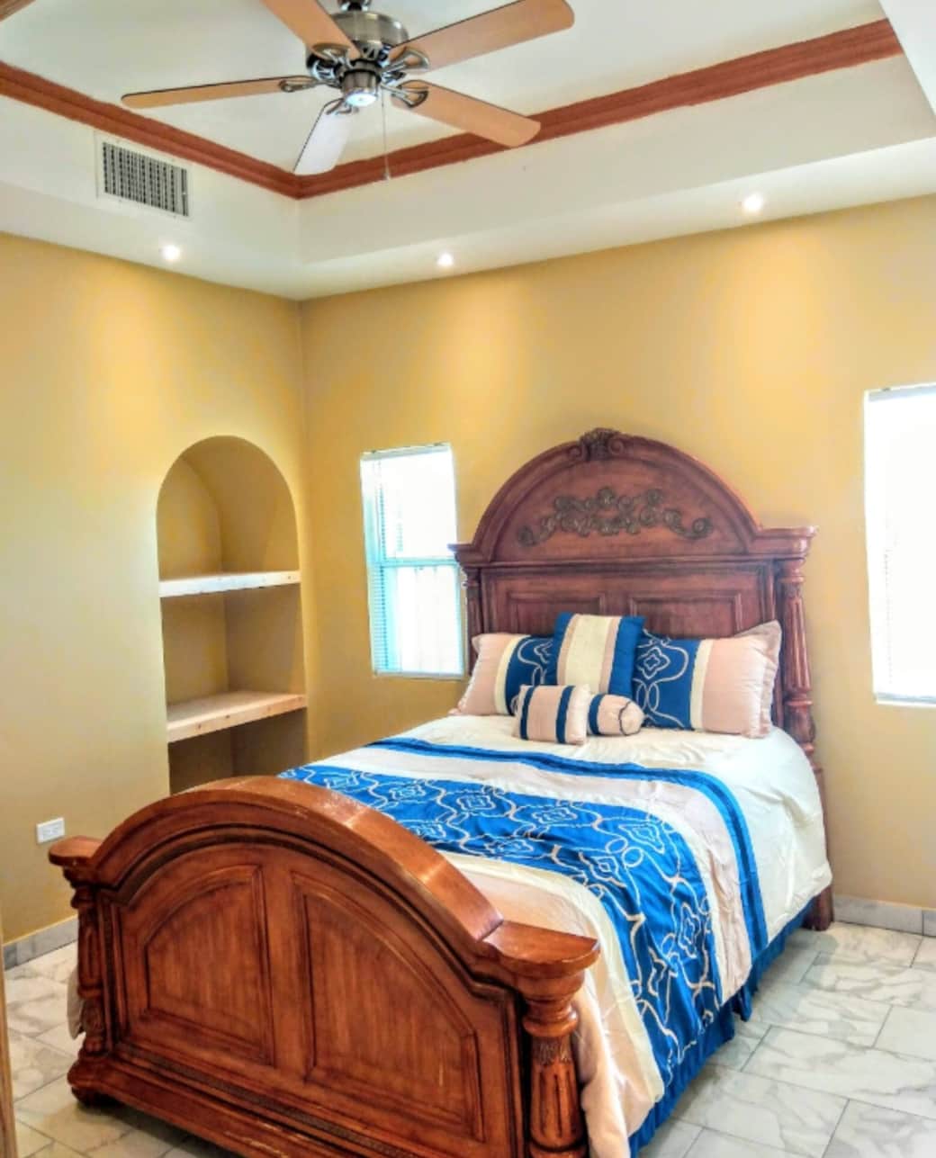 Queen bed room 3