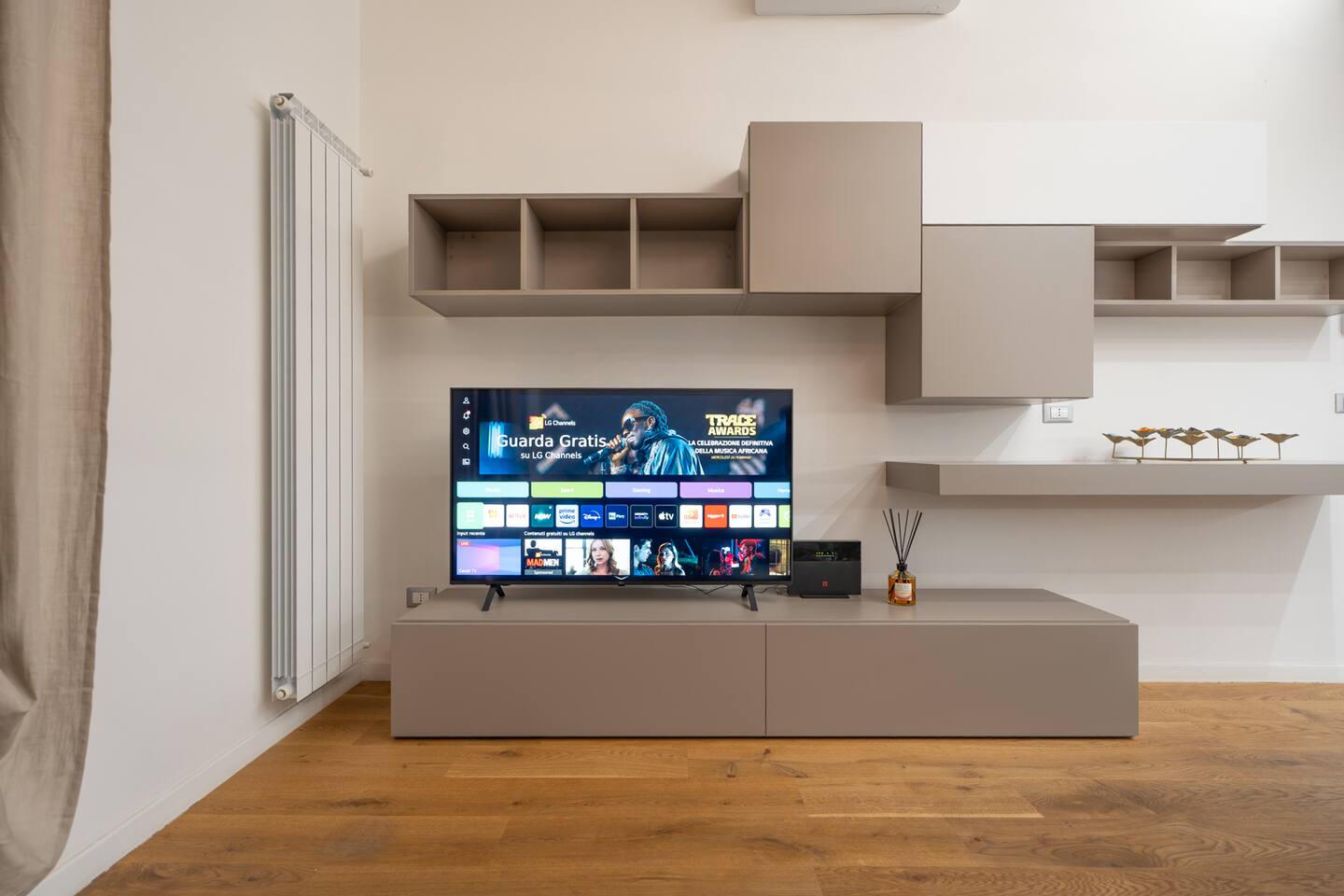 Smart TV 55" con Netflix, Youtube, Prime Video