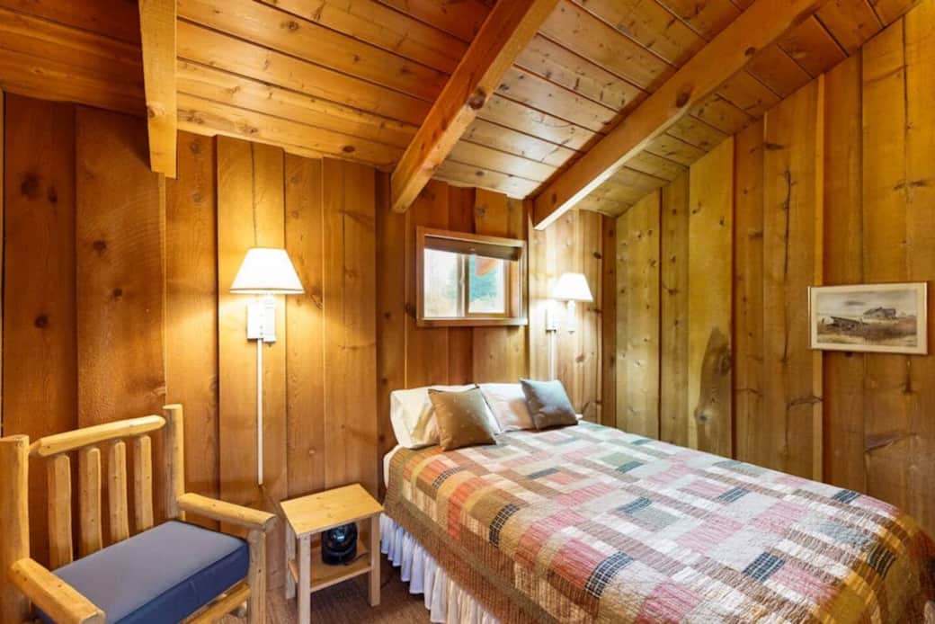 Cabin 2 Queen Bed