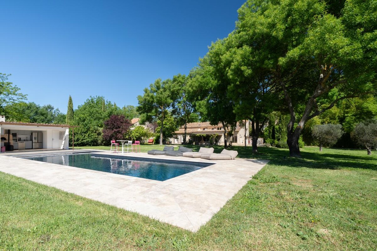 Provençal farmhouse & padel court swimming pool AC