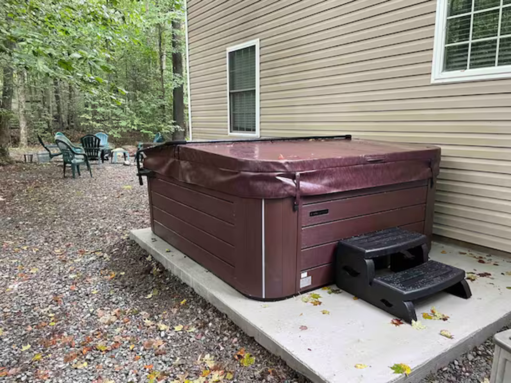 Brand new 8 person hot tub! Brand new 8 person hot tub!