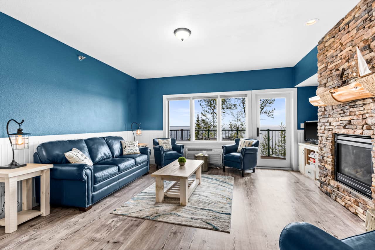 Panoramic Lake‑Superior views from the cozy living space