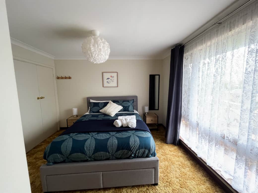 Master bedroom at Smugglers Cove holiday accommodation Esperance