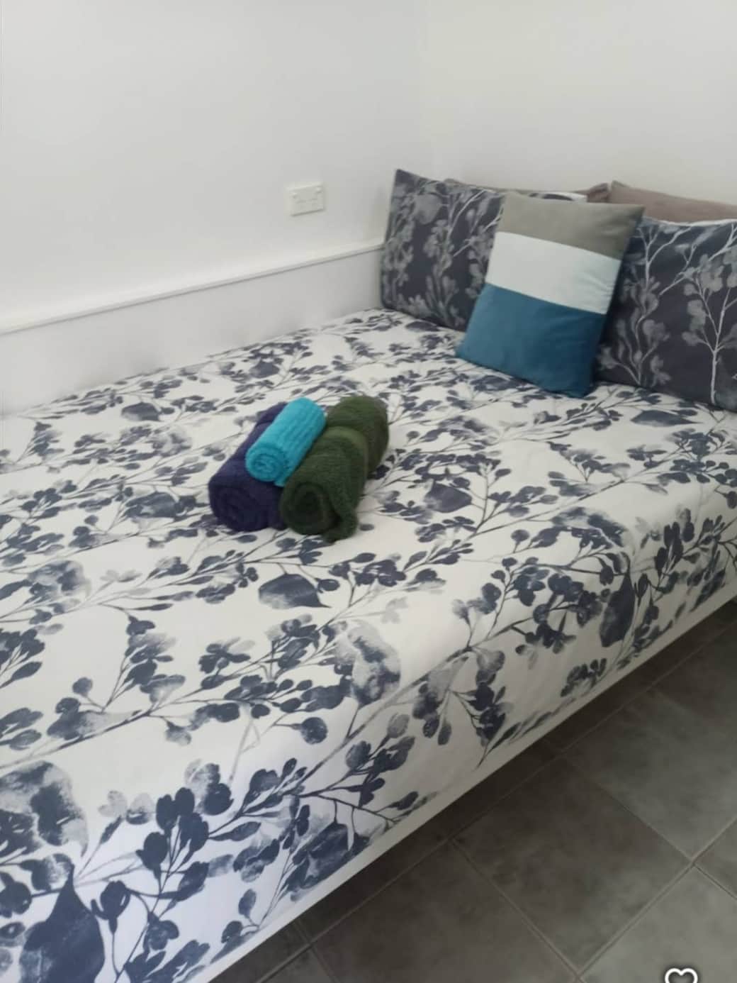 Comfortable double bed Flinders Street studio apartment Melbourne CBD Shelley Stayz