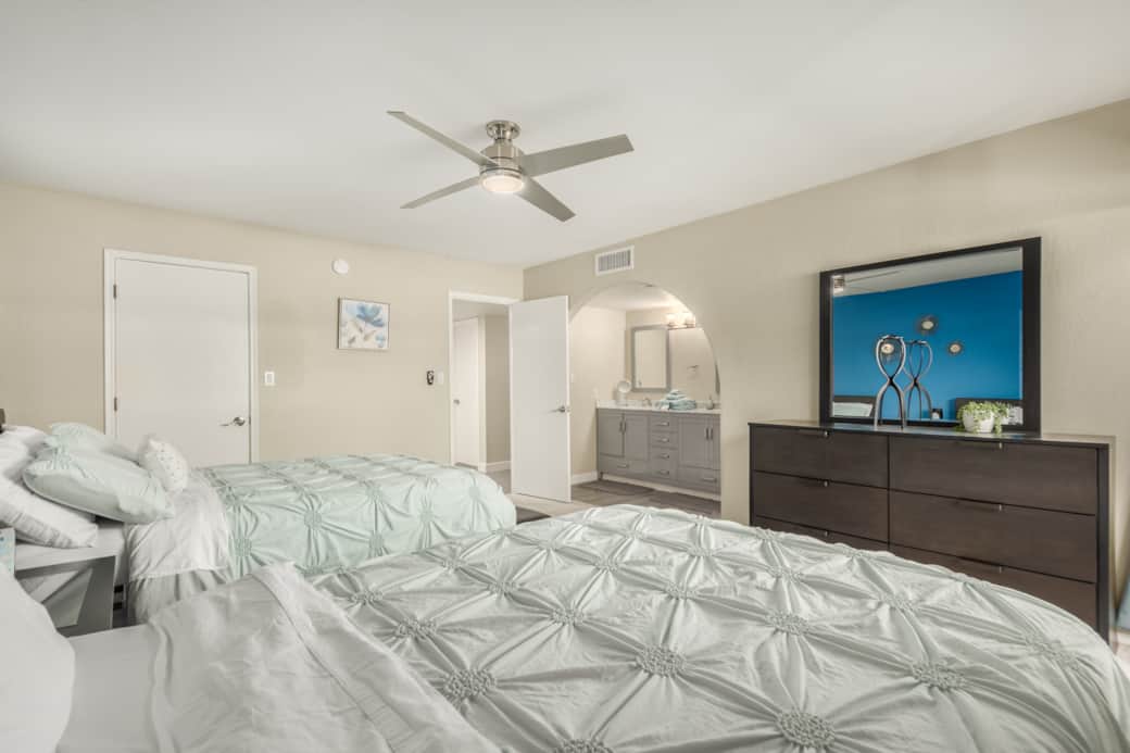 Spacious master bedroom with 2 double beds Spacious master bedroom with 2 double beds