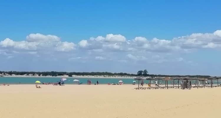 Atardecer en la playa de Sanlúcar con Doñana al fondo