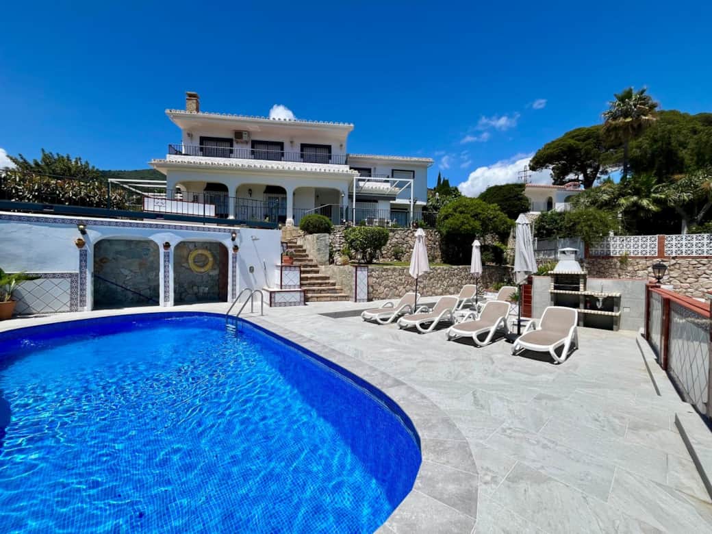 Private Villa with Garden & Pool