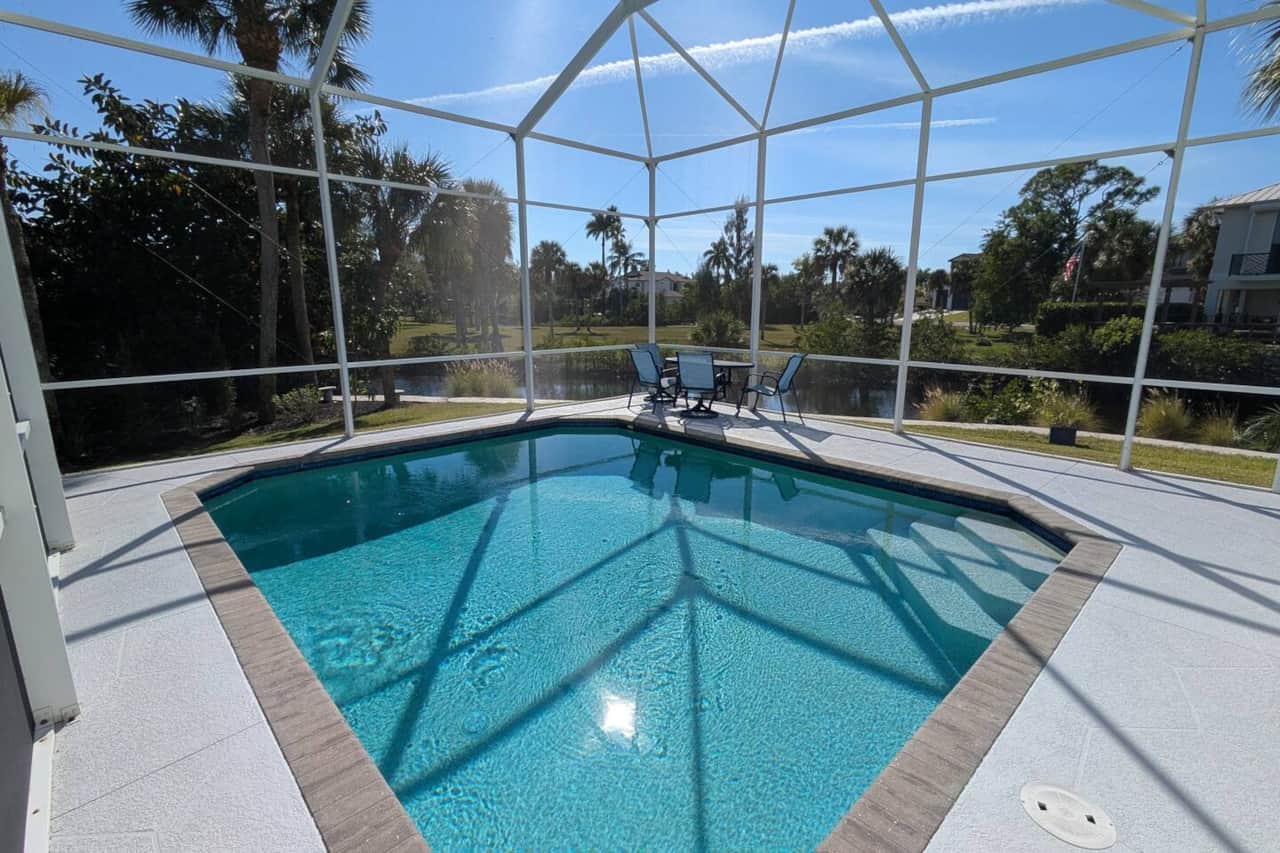 Heated Pool (Oct - Apr)