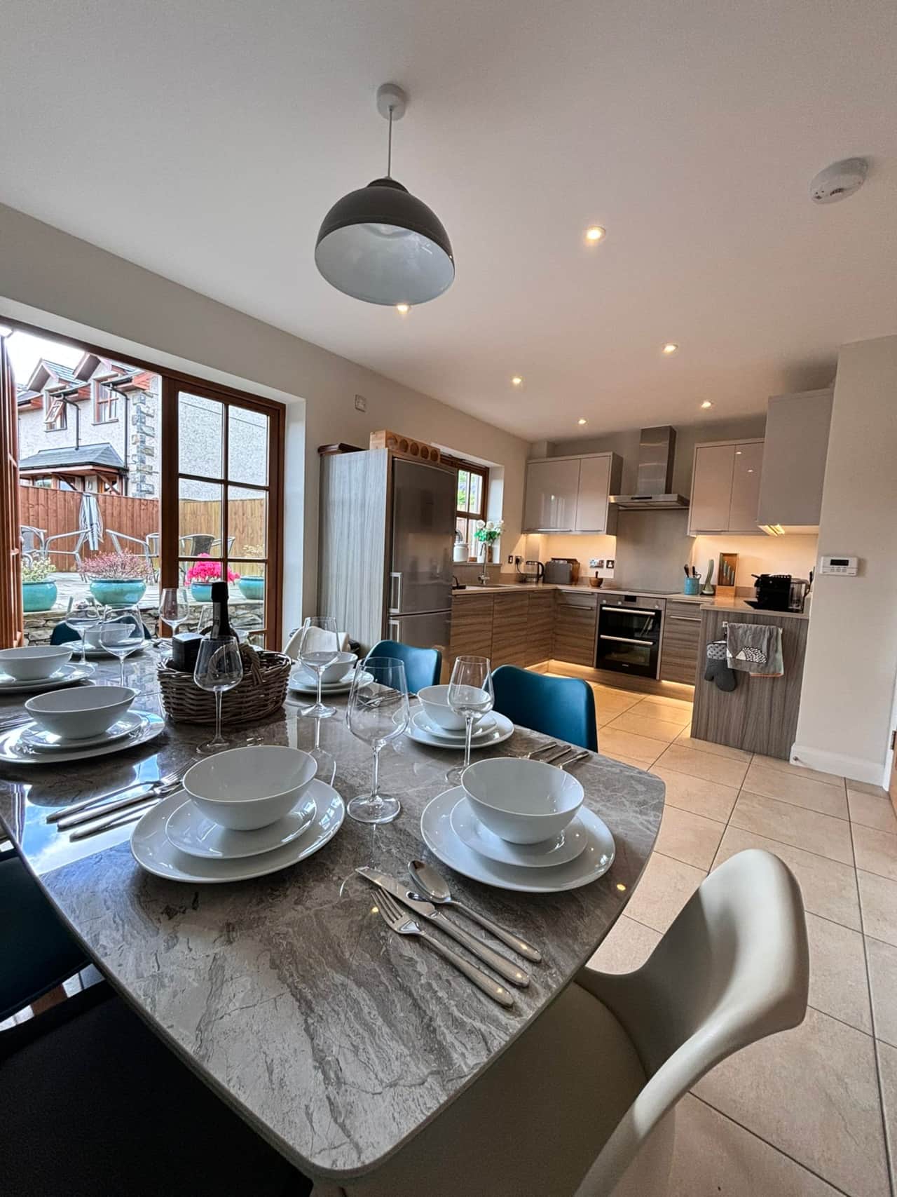 Elegant dining setup in a modern kitchen, perfect for family meals and gatherings.