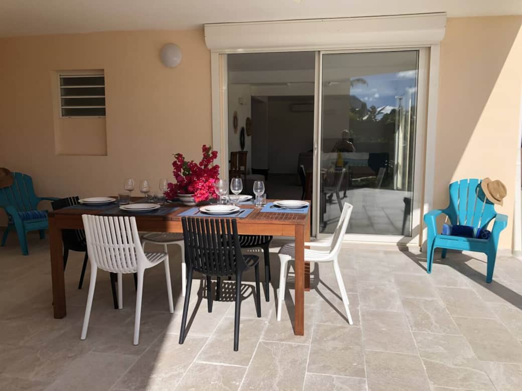 Terrace with outdoor dining table Matisse