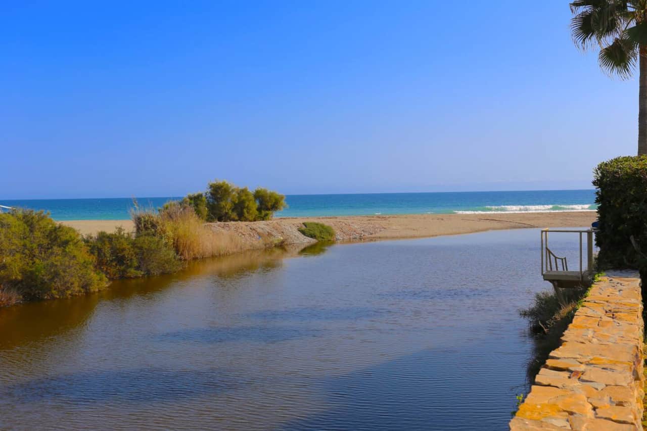 LAS RANAS Casasola Beachfront Golf Premium Holiday House Estepona Málaga HOMINGBOOK