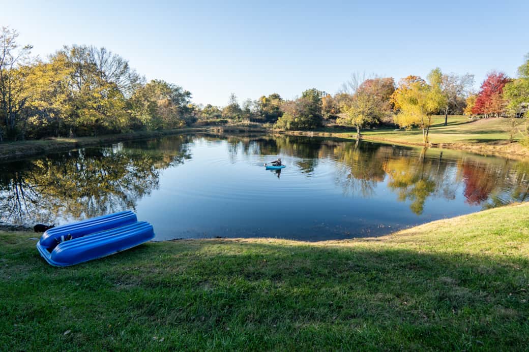 Cabin with Kayak and Paddleboat Cabin with Kayak and Paddleboat